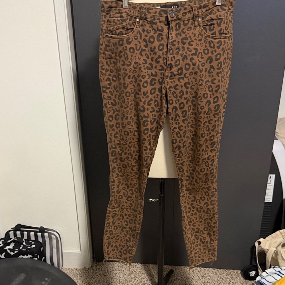 Kut from the Kloth Leopard Print skinny ankle jeans